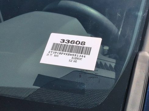Used 2025 Toyota RAV4 XLE AWD/4WD image 18