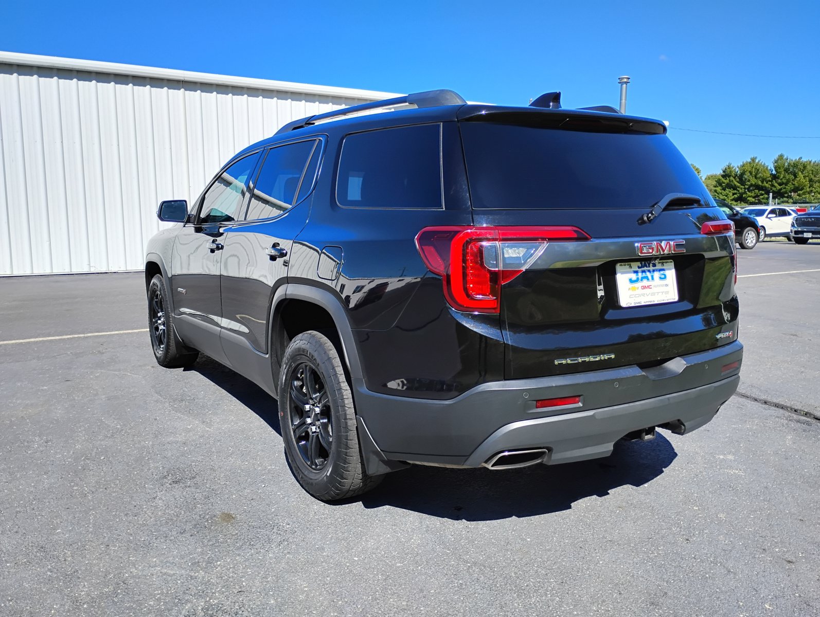 Used 2021 GMC Acadia AT4 w/ Technology Package AWD/4WD image 9