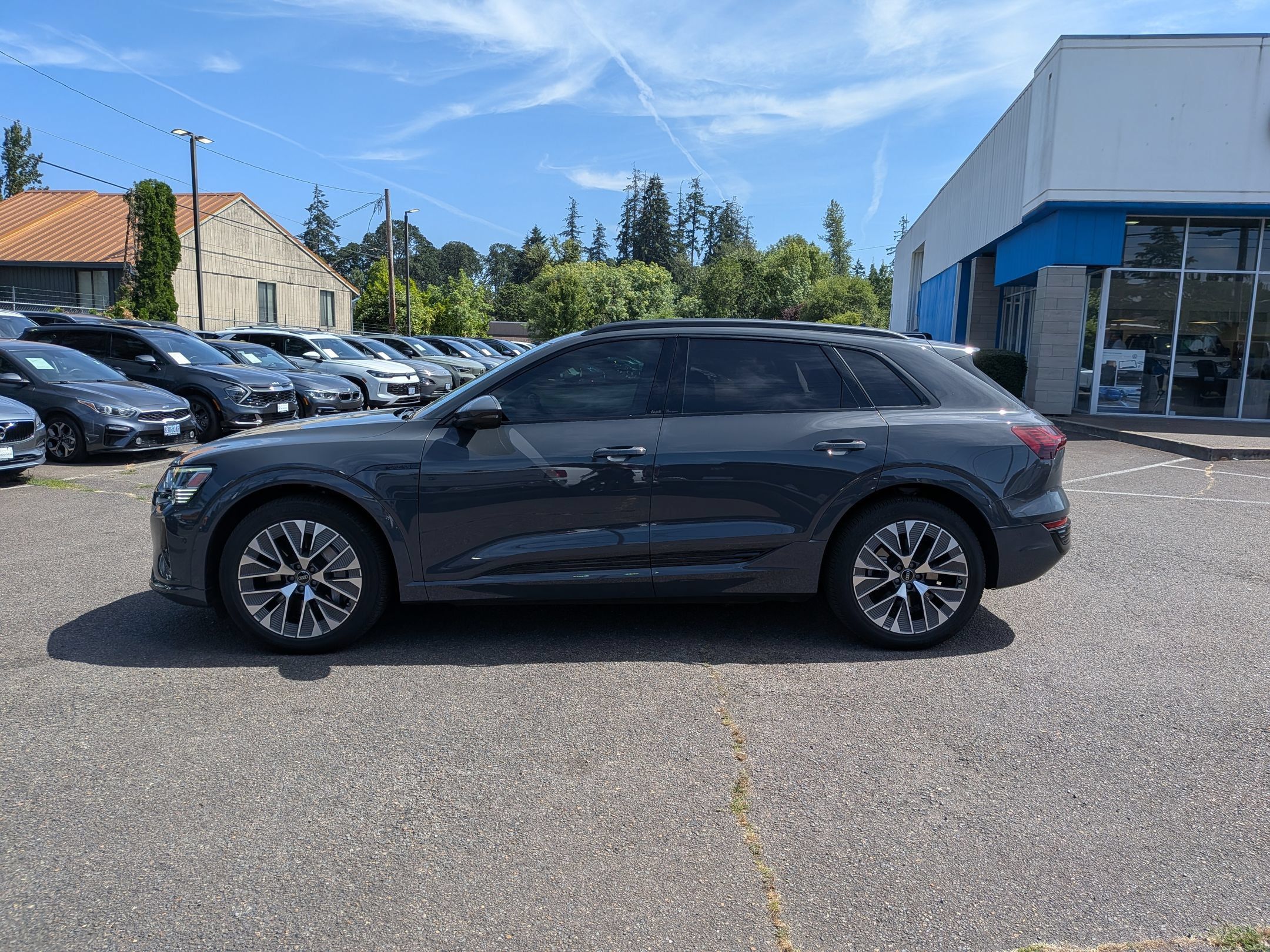 Used 2024 Audi Q8 e-tron Prestige w/ Prestige Package AWD/4WD image 2