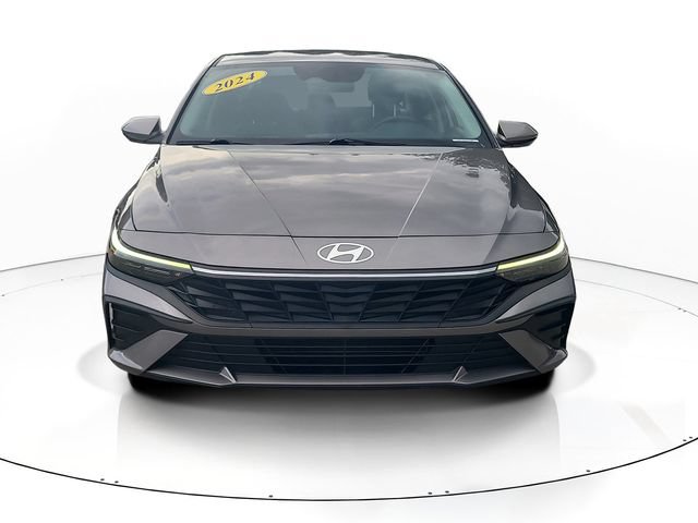 Used 2024 Hyundai Elantra SEL FWD image 2