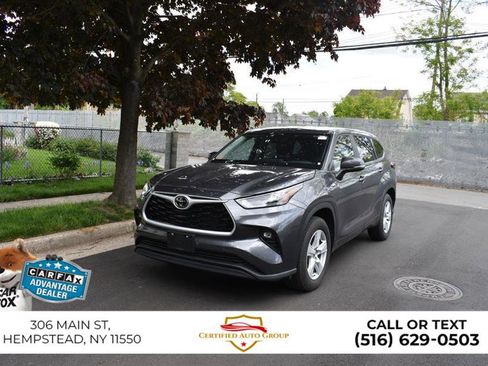 Used 2025 Toyota Highlander LE FWD image 2