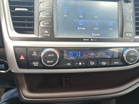 Used 2015 Toyota Highlander Limited w/ Driver Technology Package AWD/4WD image 18