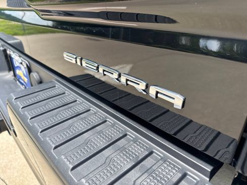Used 2025 GMC Sierra 1500 Denali AWD/4WD image 9
