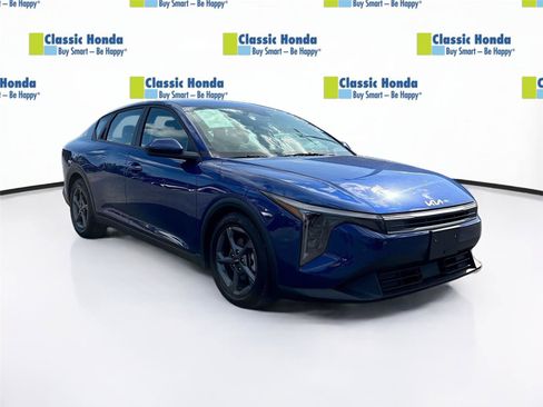 Used 2025 Kia K4 LXS FWD image 1