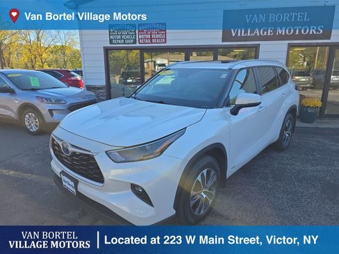 Used 2023 Toyota Highlander XLE image 1