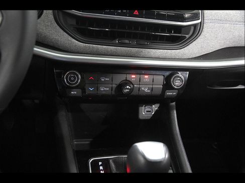 Used 2023 Jeep Compass Latitude AWD/4WD image 14