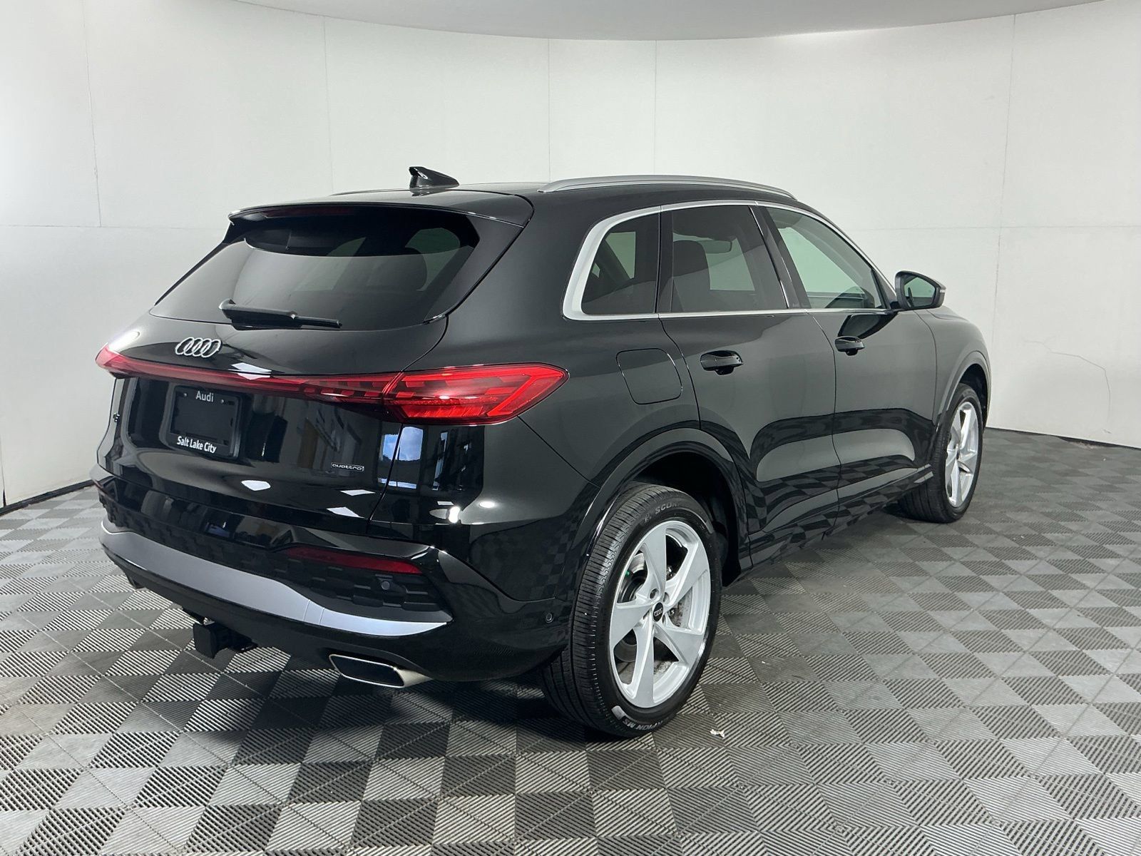 Used 2025 Audi Q5 Premium Plus w/ Premium Plus AWD/4WD image 8