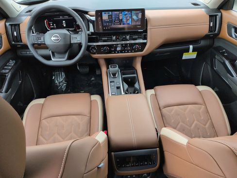 New 2026 Nissan Pathfinder Platinum image 10