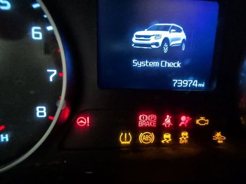 Used 2023 Kia Seltos EX image 16