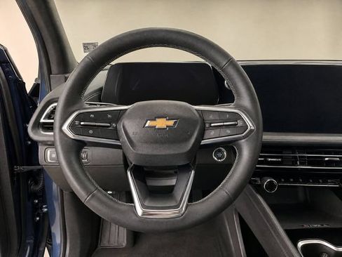 Used 2025 Chevrolet Traverse LT FWD image 15