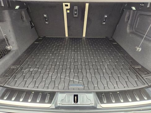 Used 2026 Jaguar F-PACE R-Dynamic S image 23