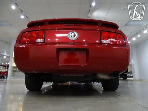 Used 2005 Ford Mustang Convertible image 13