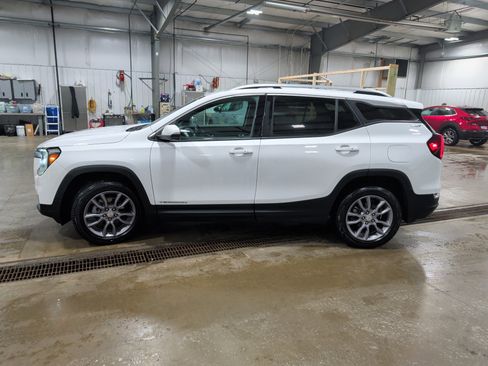 Used 2022 GMC Terrain SLT w/ Tech Package image 5