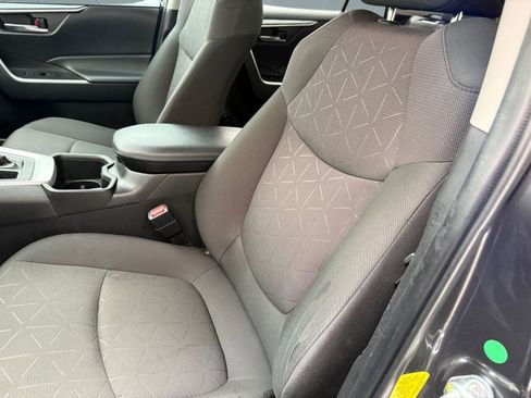 Used 2022 Toyota RAV4 XLE image 23