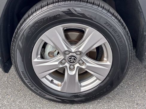 Used 2025 Toyota RAV4 XLE AWD/4WD image 44