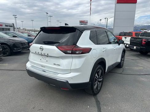 Used 2024 Nissan Rogue SL AWD/4WD image 11