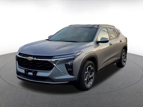 Used 2025 Chevrolet Trax LT image 7