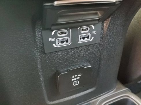 Used 2025 Jeep Gladiator Mojave AWD/4WD image 9