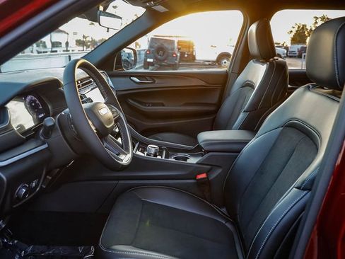 New 2025 Jeep Grand Cherokee L Altitude image 19