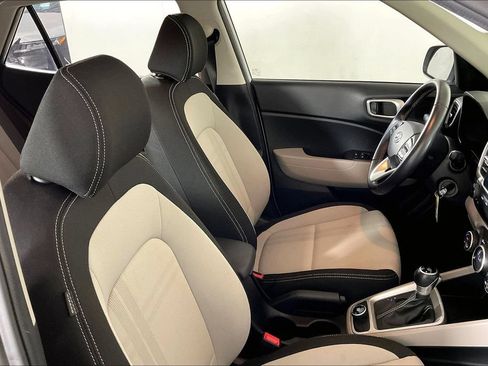 Used 2022 Hyundai Venue SEL FWD image 6