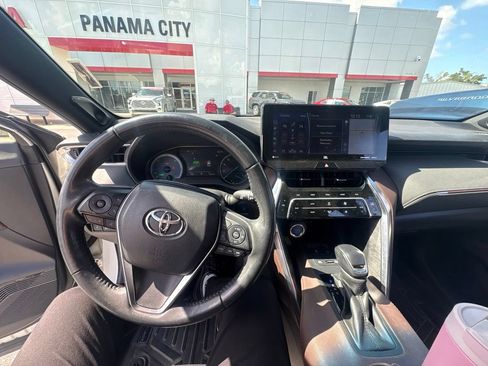 Used 2021 Toyota Venza Limited w/ Advanced Technology Package AWD/4WD image 5