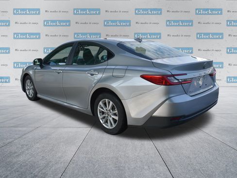 Used 2025 Toyota Camry LE image 8