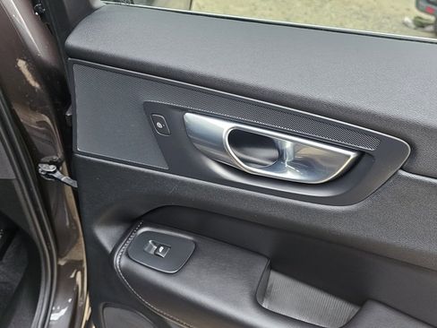 Certified 2023 Volvo XC60 B5 Plus w/ Climate Package image 11