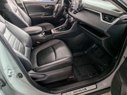Certified 2022 Toyota RAV4 XLE Premium FWD image 33