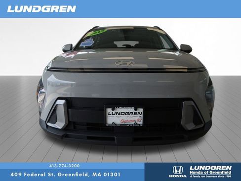 Used 2025 Hyundai Kona SEL AWD/4WD image 2