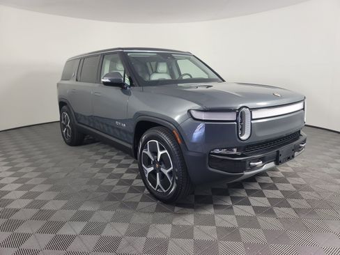 Used 2024 Rivian R1S Adventure AWD/4WD image 7
