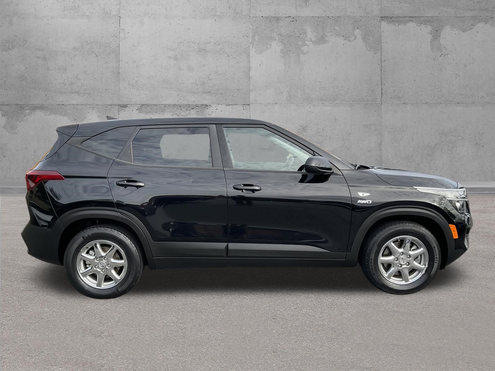 Used 2021 Kia Seltos LX AWD/4WD image 2