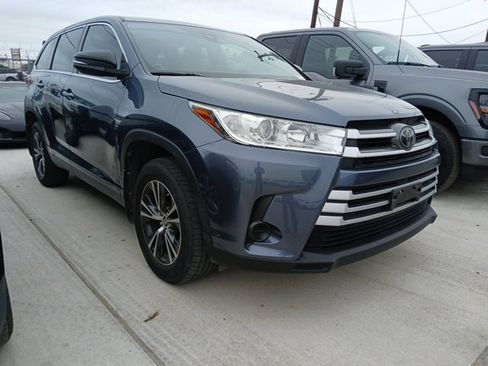 Used 2019 Toyota Highlander LE image 4
