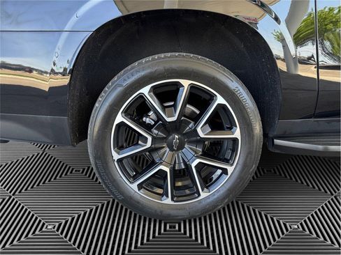 Used 2024 Chevrolet Suburban RST w/ Luxury Package RWD image 14