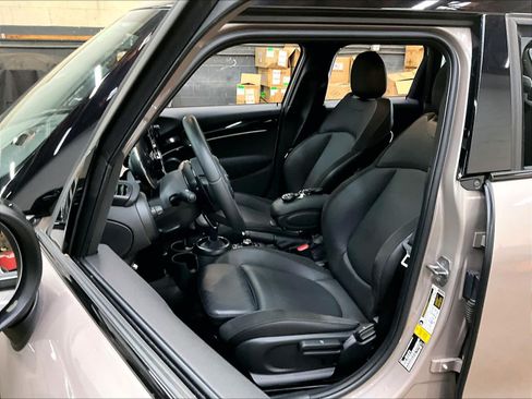 Used 2024 MINI Cooper S w/ Signature Upholstery Package FWD image 27