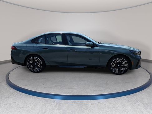 New 2026 BMW 530i xDrive w/ M Sport Package AWD/4WD image 4
