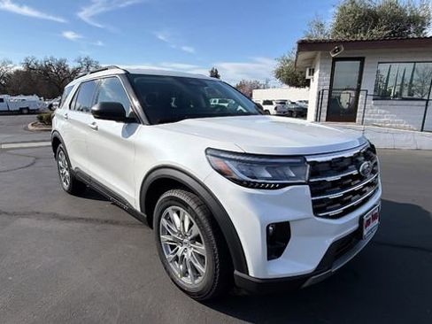 New 2026 Ford Explorer Active w/ Active Comfort Package image 2