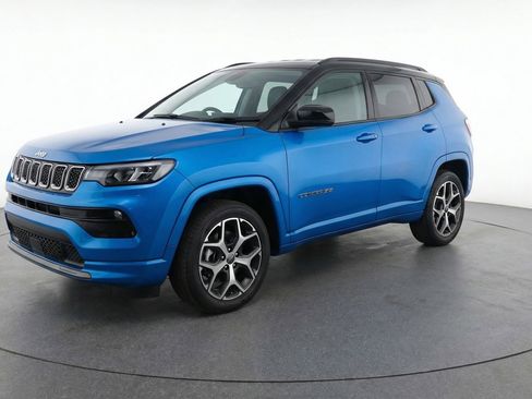 Used 2025 Jeep Compass Limited AWD/4WD image 3