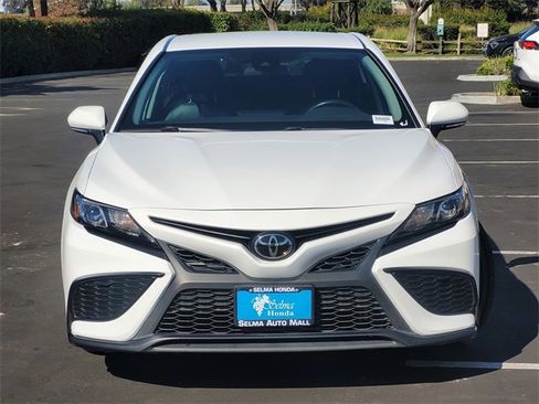 Used 2024 Toyota Camry SE image 3