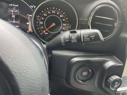 Used 2022 Jeep Wrangler Unlimited Sahara AWD/4WD image 28