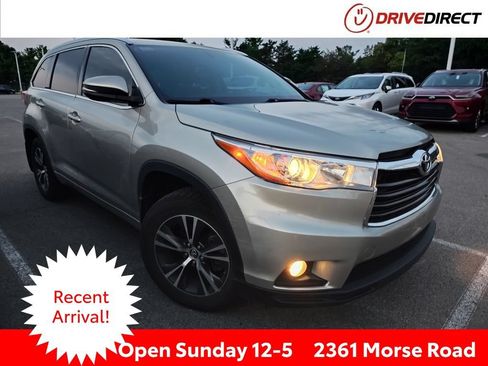 Used 2016 Toyota Highlander XLE AWD/4WD image 1