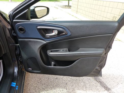 Used 2015 Chrysler 200 S w/ Navigation & Sound Group I FWD image 39