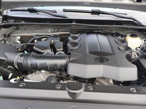 Used 2011 Toyota 4Runner SR5 w/ Convenience Pkg image 12