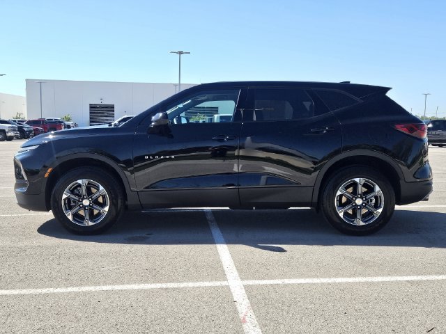 Used 2025 Chevrolet Blazer LT FWD image 4