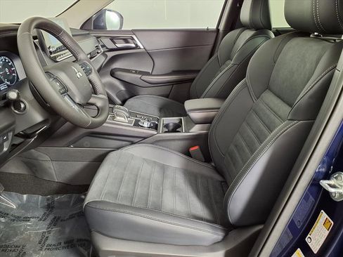 New 2025 Mitsubishi Outlander SE image 19