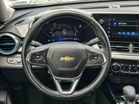 Used 2025 Chevrolet Trax LT w/ Driver Confidence Package FWD image 26