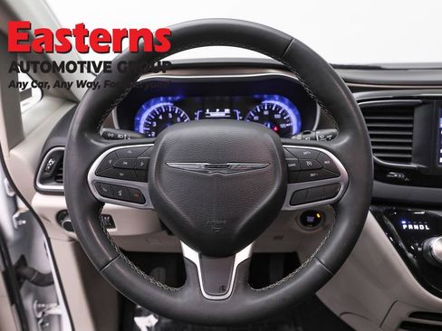 Used 2023 Chrysler Voyager LX image 10