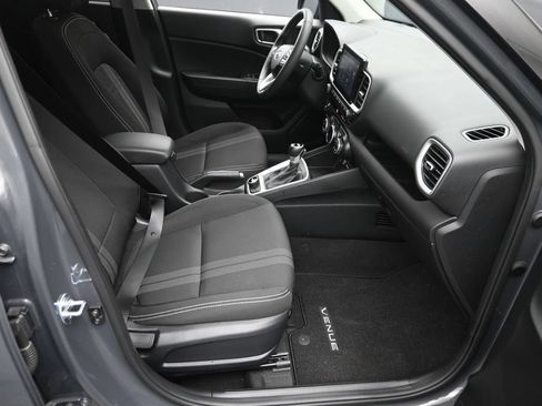 Used 2025 Hyundai Venue SEL FWD image 9