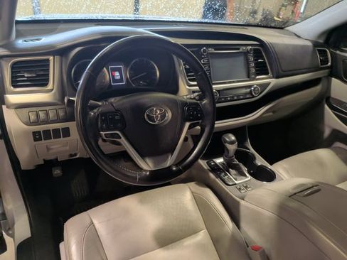 Used 2018 Toyota Highlander XLE AWD/4WD image 13