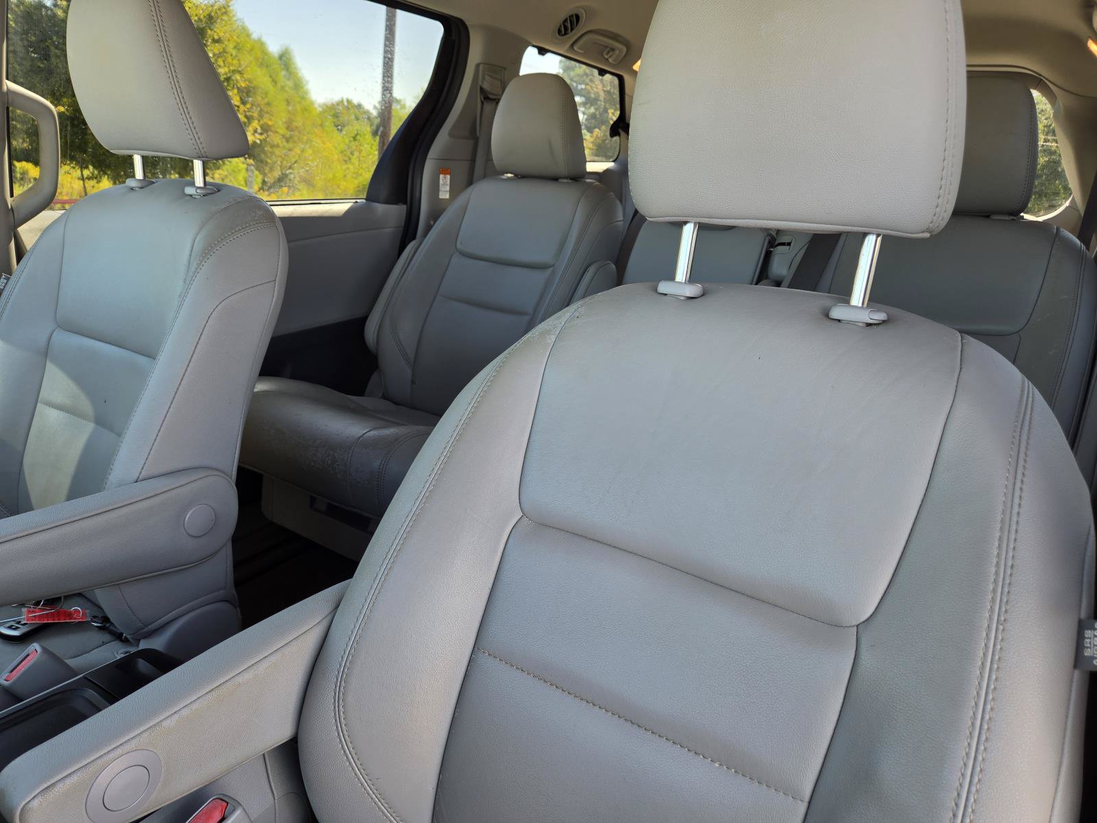 Used 2020 Toyota Sienna XLE FWD image 28