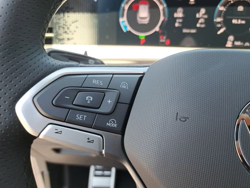 New 2026 Volkswagen Tiguan SE R-Line AWD/4WD image 17